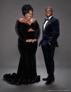 critics-choice-awards-Taye-Diggs-y-Nicole-Byer