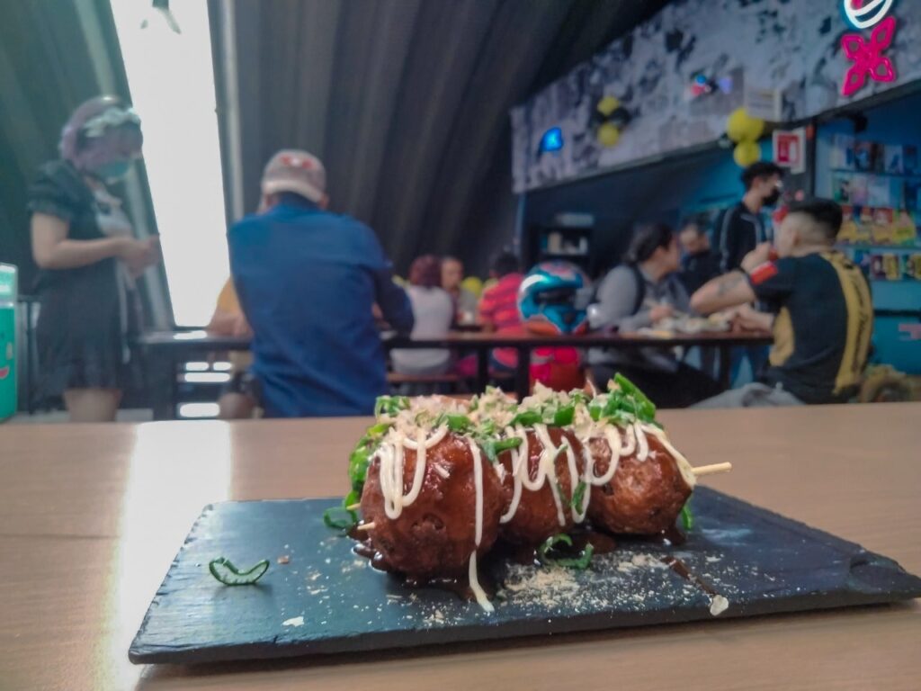 Otaku Roll Manga Maid Cafe