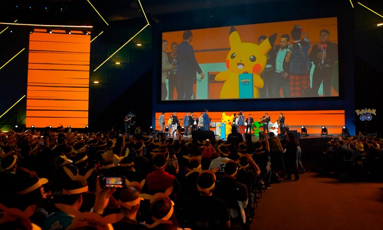 pokemon-go-ccxp-anuncios pokémon Pokémon GO ya está disponible en español latinoamericano pokemon go ccxp anuncios