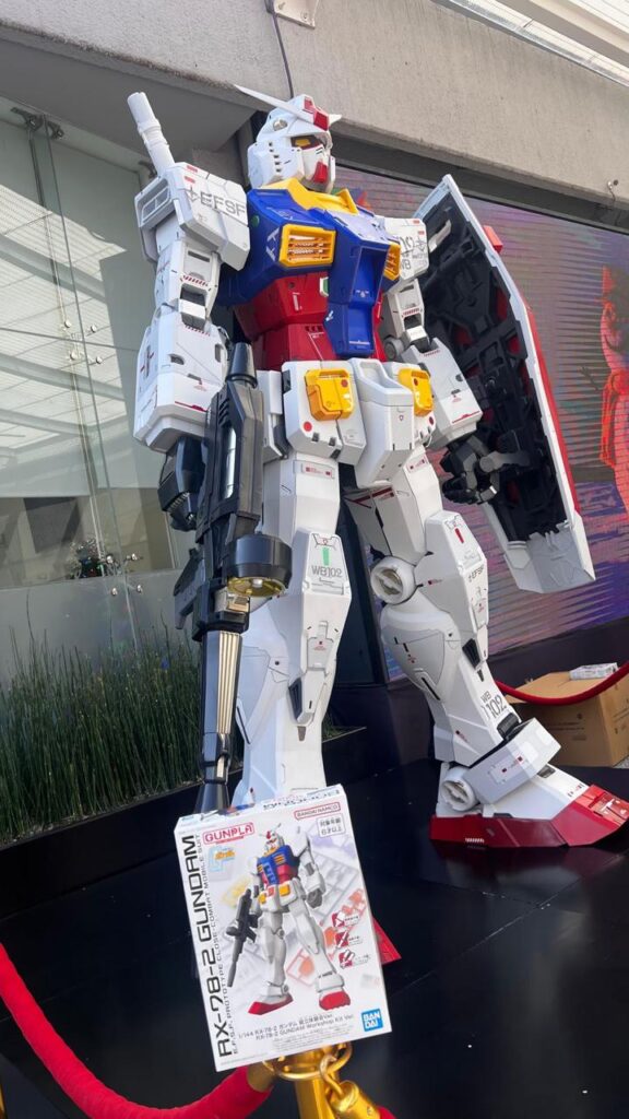 Mobile-Suit-Gundam-estatua-cdmx fotos